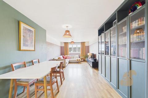 2 bedroom apartment for sale, Clarendon Way, Colchester