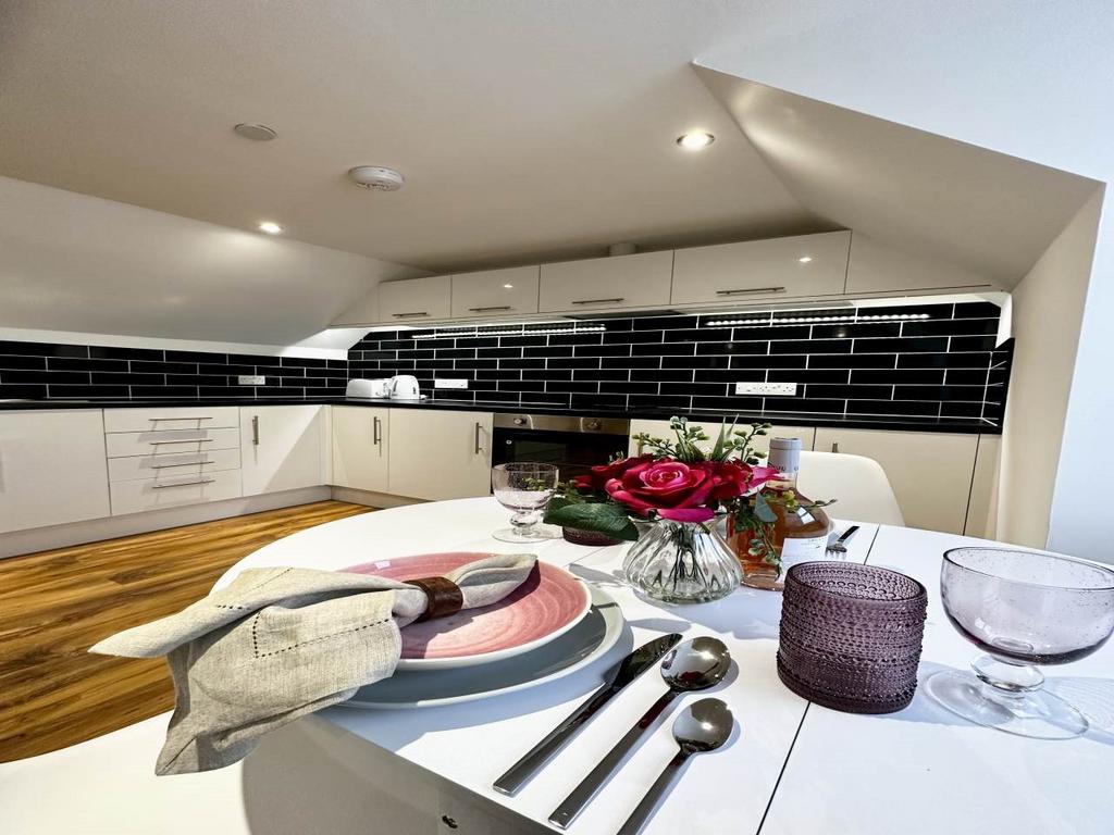 94 Kitchen (2)