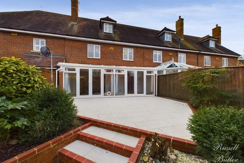 4 bedroom townhouse for sale, Waine Close, Buckingham, MK18 1FG