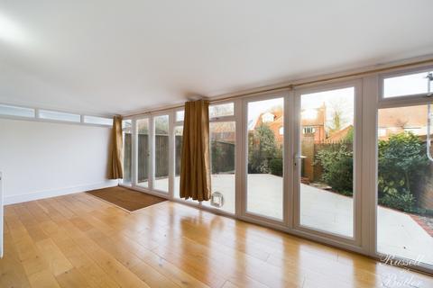 4 bedroom townhouse for sale, Waine Close, Buckingham, MK18 1FG