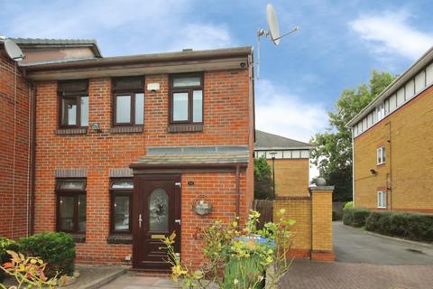 3 bedroom end of terrace house to rent, Carronade Place London SE28