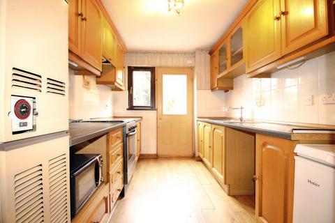 3 bedroom end of terrace house to rent, Carronade Place London SE28