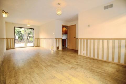 3 bedroom end of terrace house to rent, Carronade Place London SE28