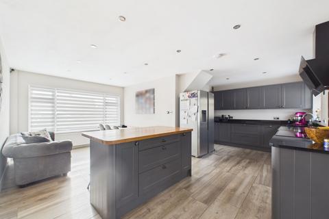 4 bedroom detached house for sale, Claverham Way, Battle, TN33