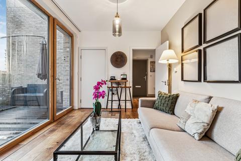 2 bedroom flat for sale, Shalfleet Drive, London, W10