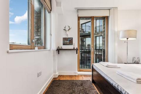 2 bedroom flat for sale, Shalfleet Drive, London, W10