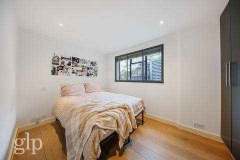 undefined, Shelton Street, Covent Garden, WC2H