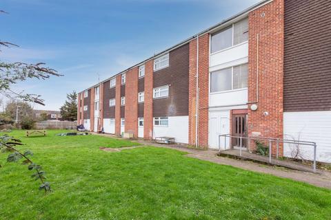 2 bedroom flat for sale, Quantock Close, Langley SL3