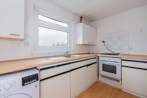 2 bedroom flat for sale, Quantock Close, Langley SL3