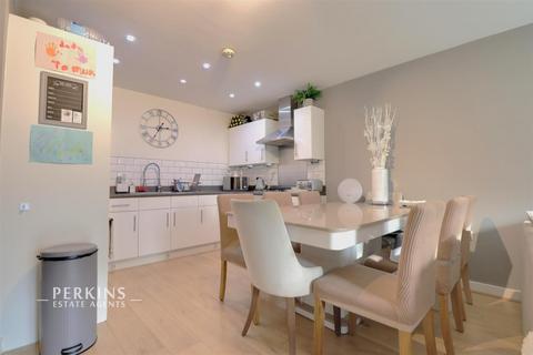 undefined, Northolt, UB5