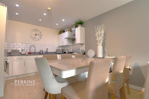 undefined, Northolt, UB5