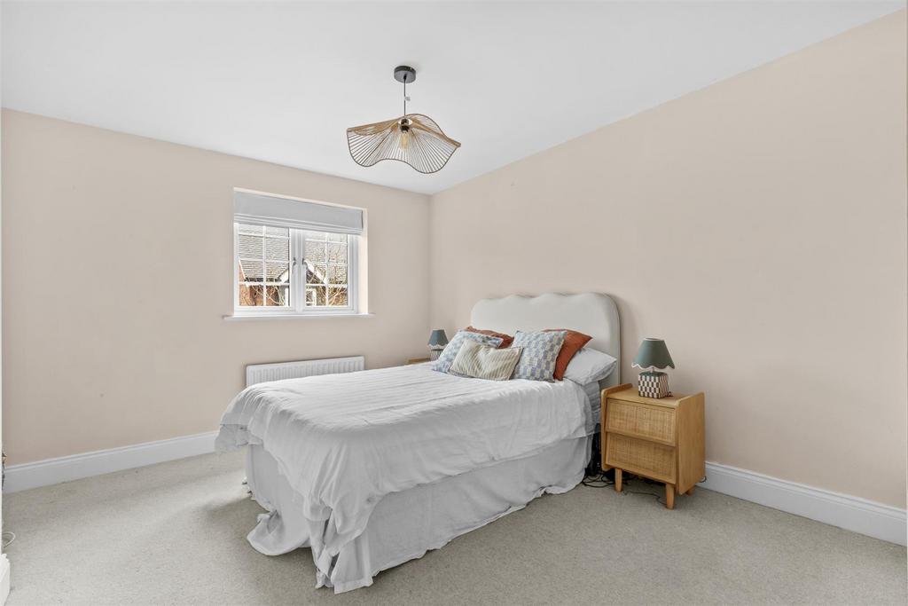 14 De Havilland Court, HP13 5 AG-2.jpg