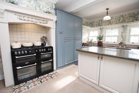 4 bedroom semi-detached house for sale, East Hill, Dartford