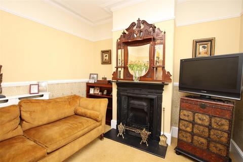 4 bedroom semi-detached house for sale, East Hill, Dartford