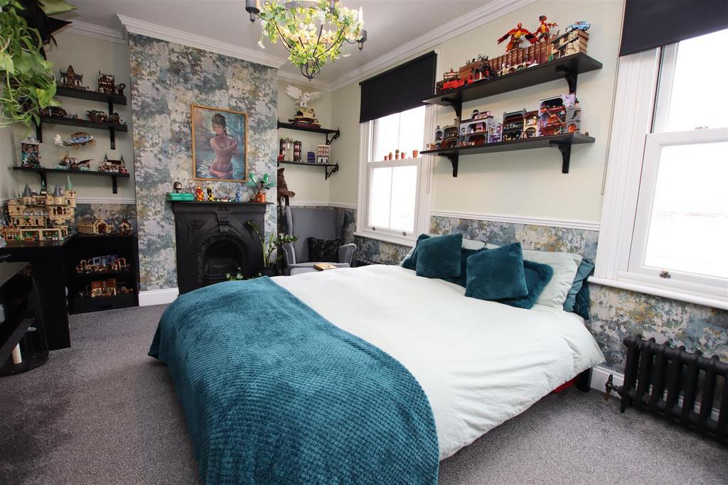 Bedroom, fireplace