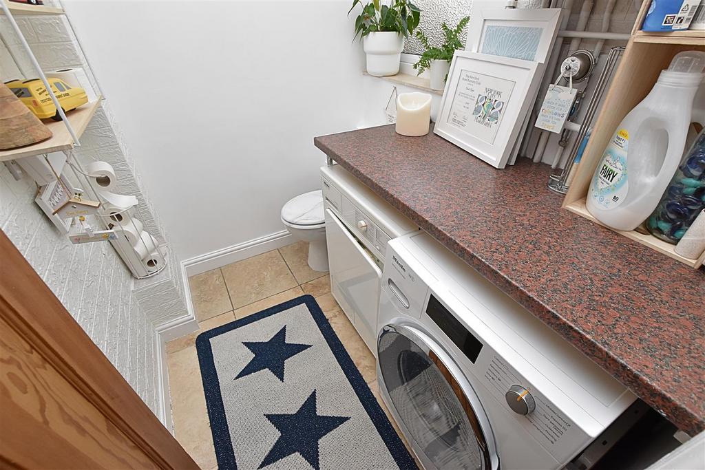 Utility/cloakroom