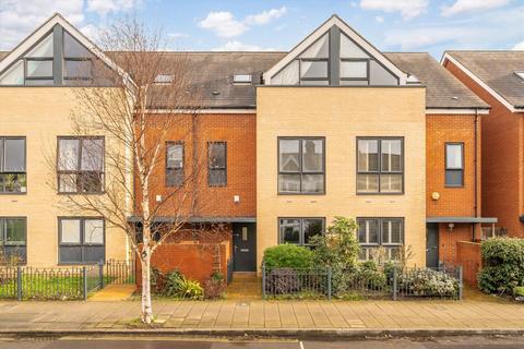 Valley Road, London SW16