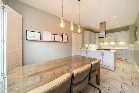 4 bedroom terraced house for sale, Valley Road, London SW16