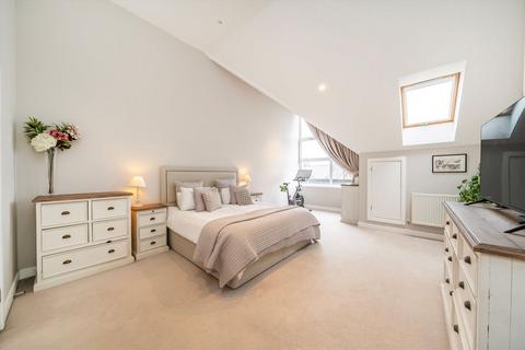 4 bedroom terraced house for sale, Valley Road, London SW16