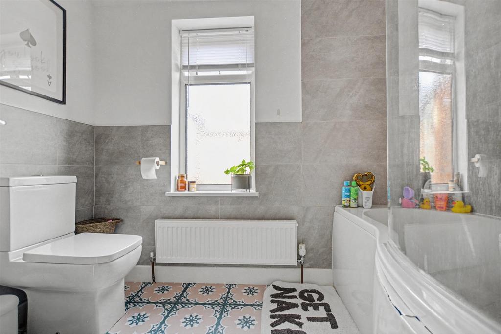 Bathroom 1.jpeg