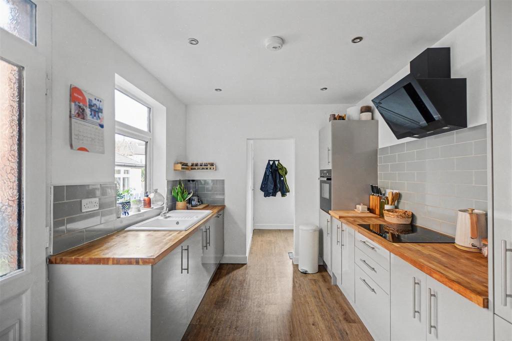 Kitchen 2.jpeg