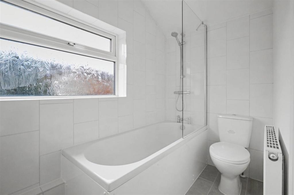 Bathroom (2).jpg