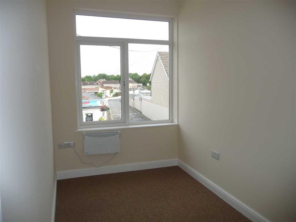 Front bedroom 2 :