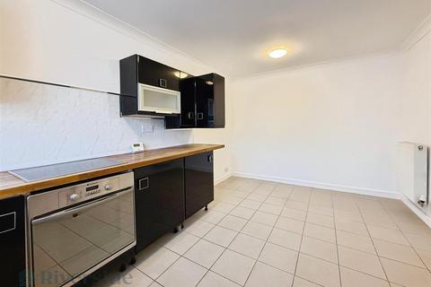 3 bedroom terraced house for sale, Saddleworth Close, Hull HU7
