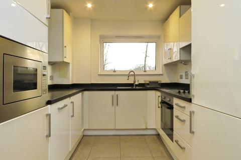 2 bedroom apartment to rent, Talbot Close, Mitcham, CR4