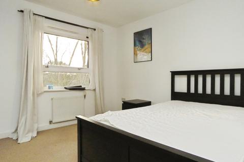 2 bedroom apartment to rent, Talbot Close, Mitcham, CR4