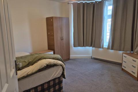 undefined, Henry Road, Slough SL1