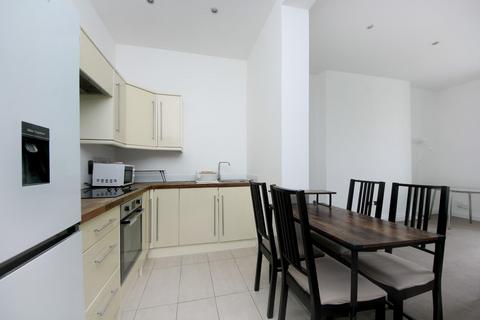 2 bedroom flat to rent, Horn Lane, W3