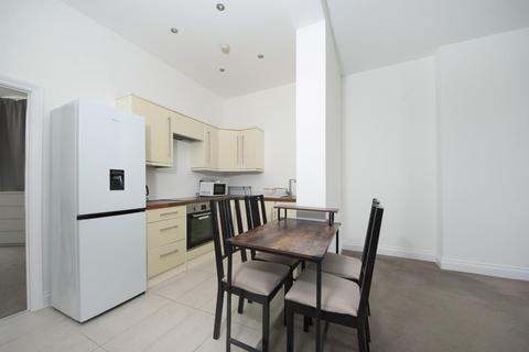 2 bedroom flat to rent, Horn Lane, W3