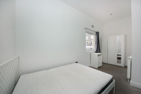 2 bedroom flat to rent, Horn Lane, W3