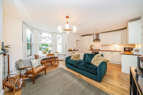 2 bedroom flat for sale, Lordship Lane, London SE22