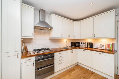 2 bedroom flat for sale, Lordship Lane, London SE22