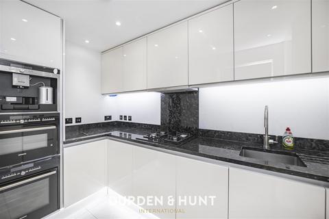 1 bedroom apartment to rent, Barrier Point Road, Royal Docks E16