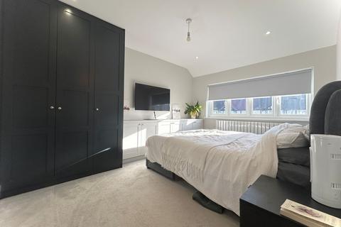 undefined, The Causeway, Carshalton, SM5