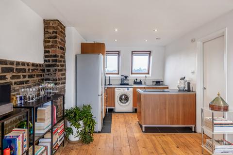 2 bedroom duplex for sale, Caedmon Road, Islington, London, N7