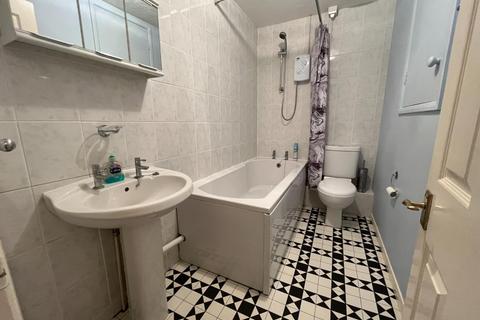 2 bedroom end of terrace house to rent, Harcombe Close, Canford Heath, Poole