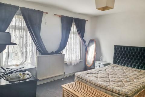2 bedroom terraced house for sale, 104 Dale Street, Chatham, Kent, ME4 6QH
