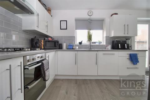 3 bedroom end of terrace house for sale, Tudor Avenue, Cheshunt, Waltham Cross
