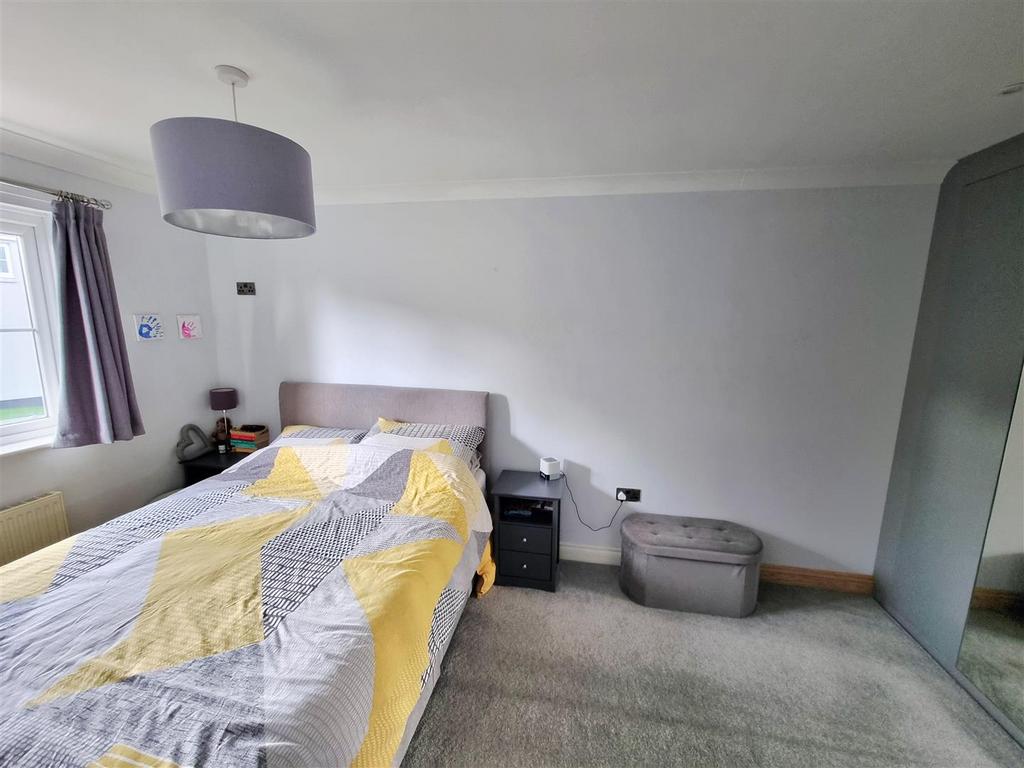 Bed 1.jpg