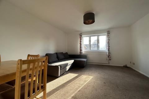 2 bedroom flat to rent, Crosslet Vale
