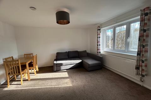 2 bedroom flat to rent, Crosslet Vale