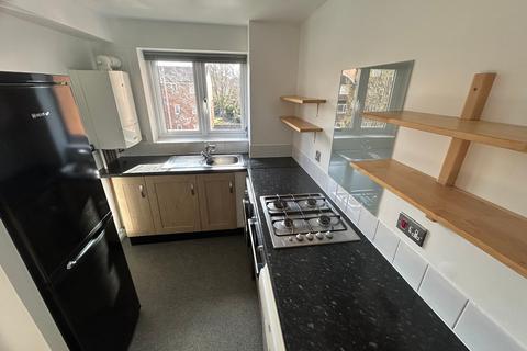 2 bedroom flat to rent, Crosslet Vale