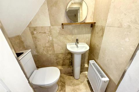 4 bedroom detached house to rent, Whitehouse Avenue, Durham DH7