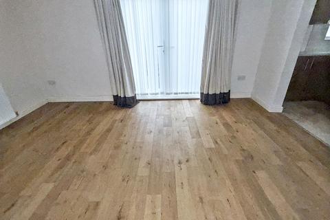 4 bedroom detached house to rent, Whitehouse Avenue, Durham DH7
