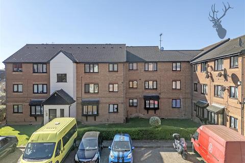 1 bedroom flat for sale, Plowman Close, London N18