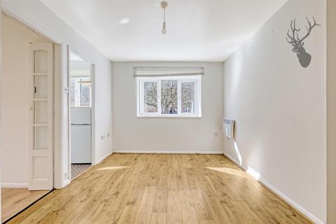 1 bedroom flat for sale, Plowman Close, London N18